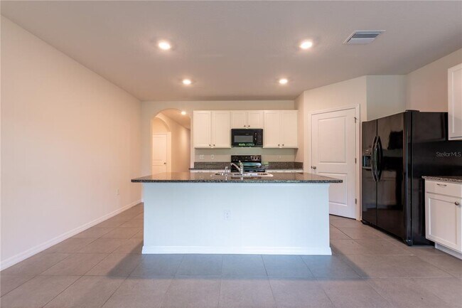 Building Photo - 35525 Stella Vast Dr