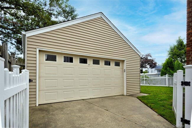 Building Photo - 209 Beech St