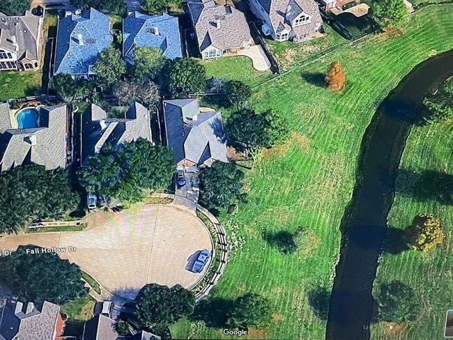 Building Photo - 7902 Fall Hollow Dr