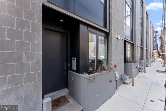 Building Photo - 312 Poplar St
