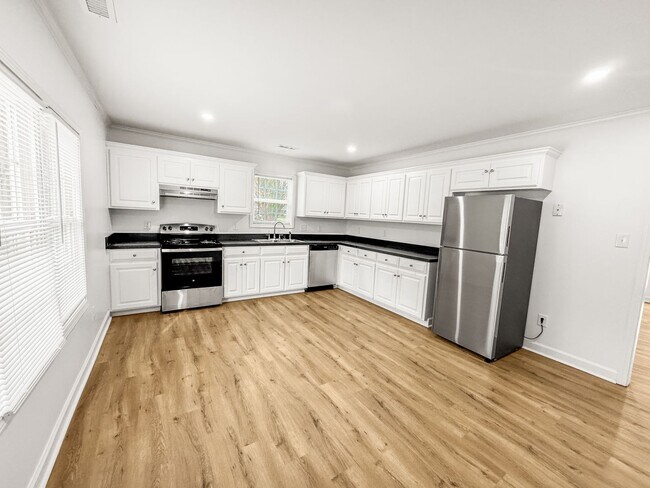 Building Photo - Newly Remodeled 3-BR, 2-Bath Home