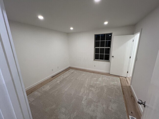 Building Photo - 4869 Stoneybrook Blvd