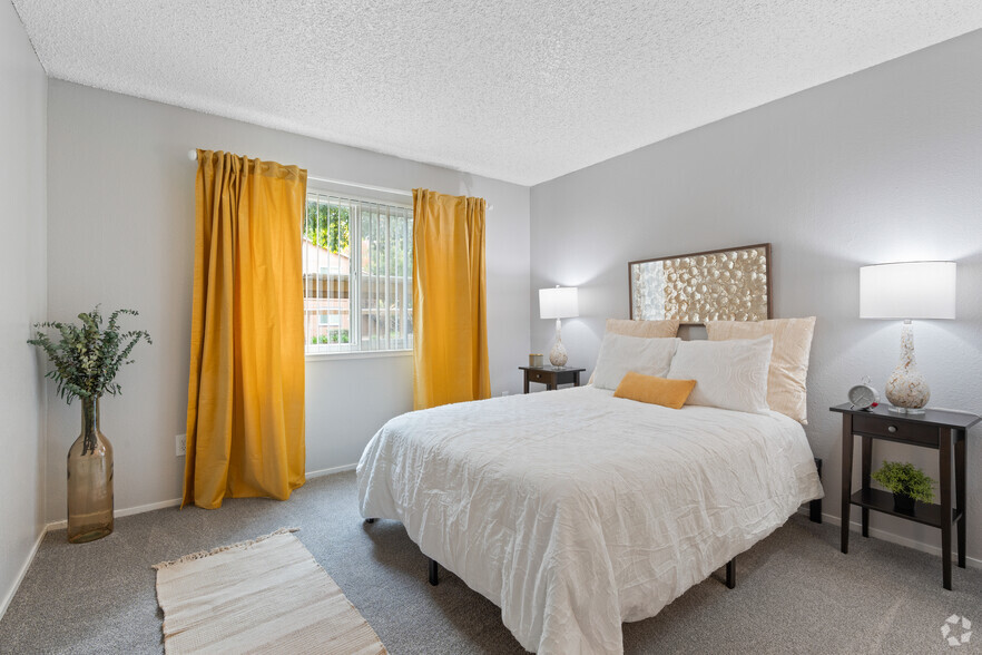 2BR, 2BA - 930SF - Primary Bedroom - Gold Ridge Apartments