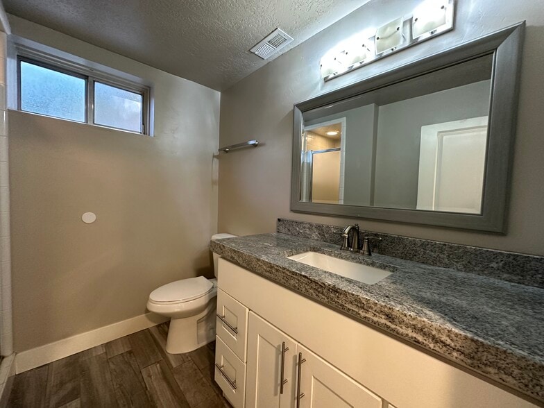 Bathroom - 2647 S Jasper St