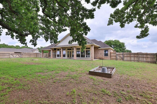 Building Photo - 105 Lawrence Marshall Dr
