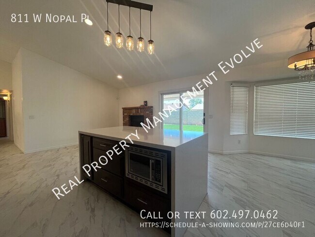 Building Photo - 811 W Nopal Pl