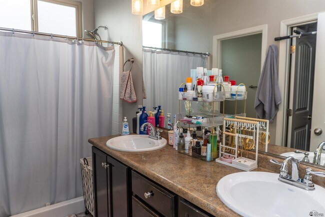 Building Photo - 6722 E 35th St