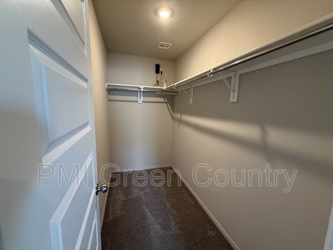 Building Photo - 29333 E 80th St S