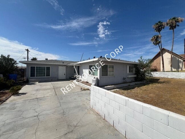 Building Photo - 1200 Kelly Dr