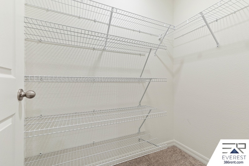 Building Photo - 9 Roxland Ln