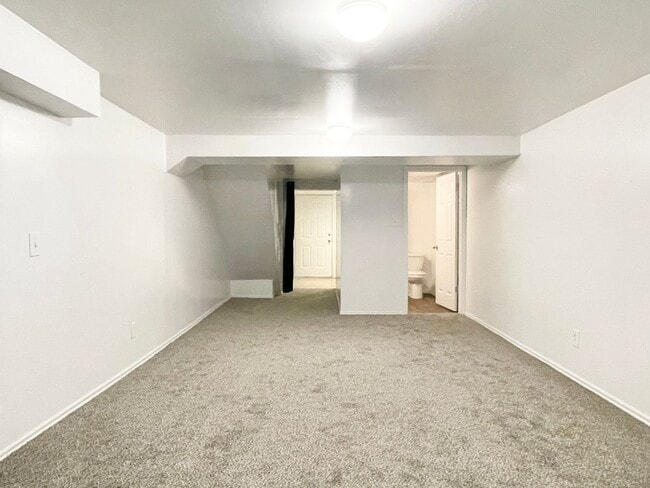 Building Photo - 2131 E Atkin Ave