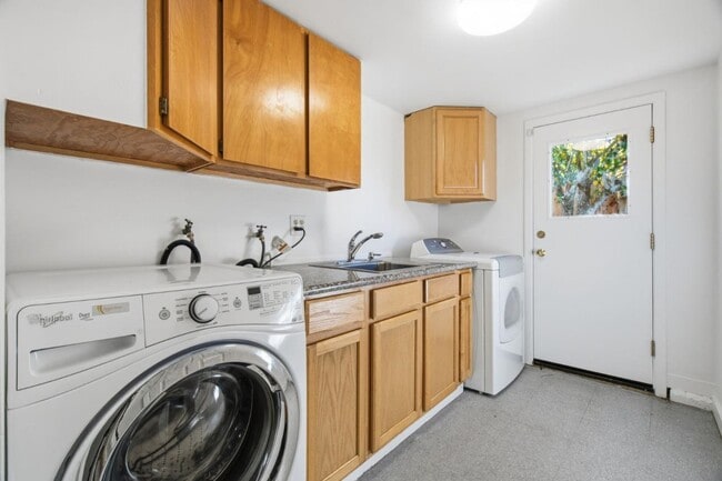 Building Photo - 511 Buel Ave