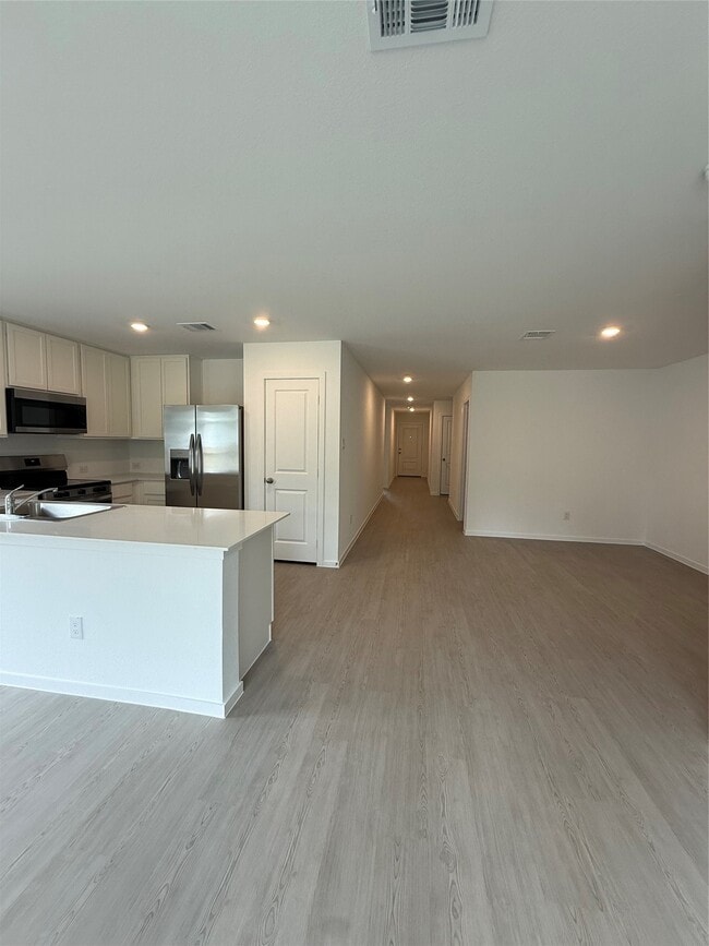Building Photo - 335 Parkin Ct