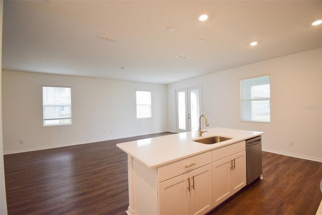 Building Photo - 2370 Lancashire St