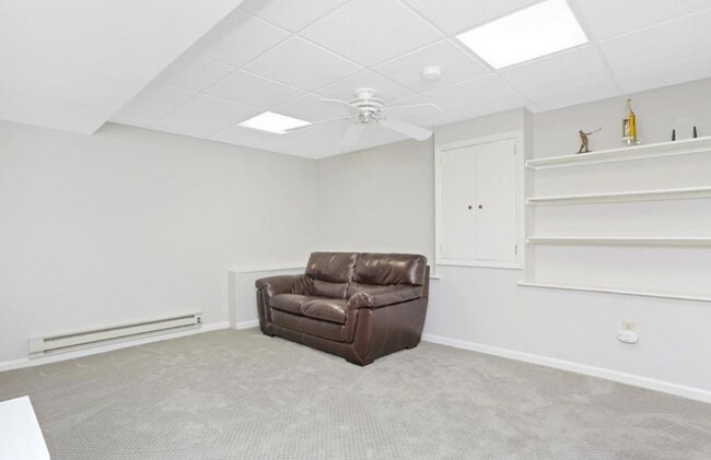 Building Photo - 606 Foxboro Dr
