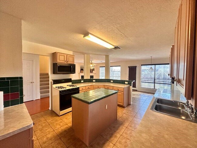 Building Photo - 2203 Nashua Dr