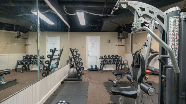 Building Photo - 7205 Thomas Dr