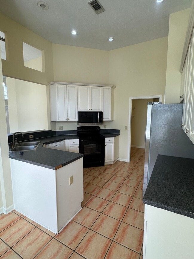 Building Photo - End of Cul-de-sac home