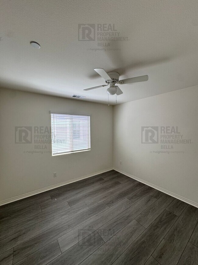 Building Photo - Cul-De-Sac Home in Heritage Lake Featuring Downstairs Bedroom & Bath + Loft