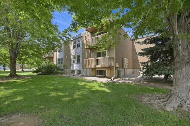 Building Photo - 1612 Cottonwood Dr