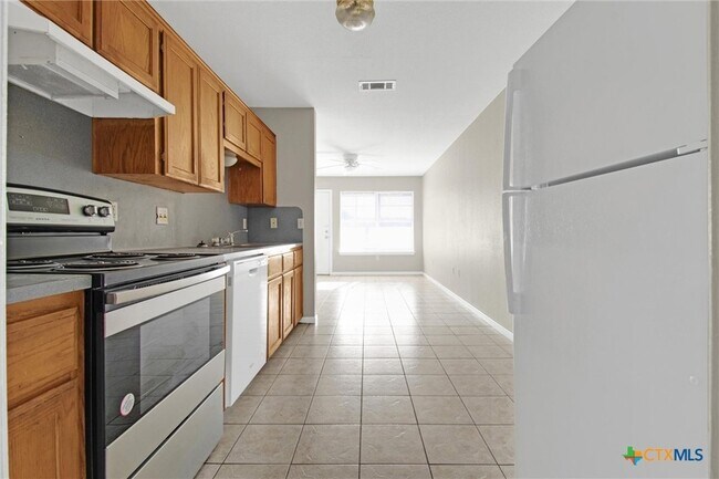 Building Photo - 907 North Dr