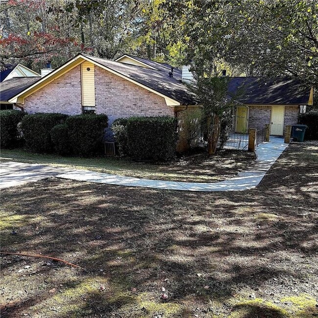 Building Photo - 1233 Shannon Way SW