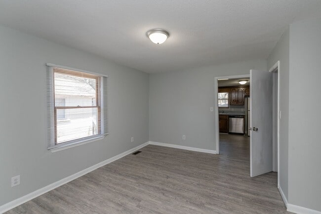 Building Photo - Updated 2 BD/ 2 BA home in Harrisburg avai...