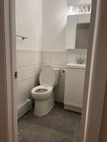 Bathroom - 1045 Clarkson St