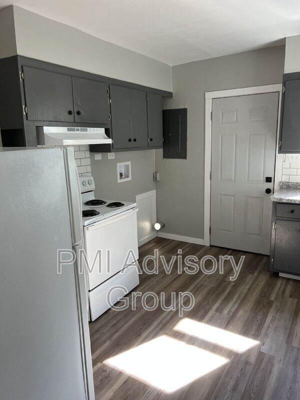 Building Photo - 2618 SE Adams St