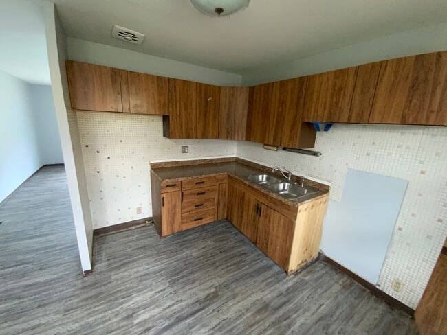 Building Photo - 1001 E Seminary St