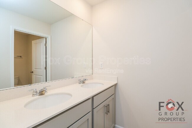 Building Photo - 132 Scotsway Ct
