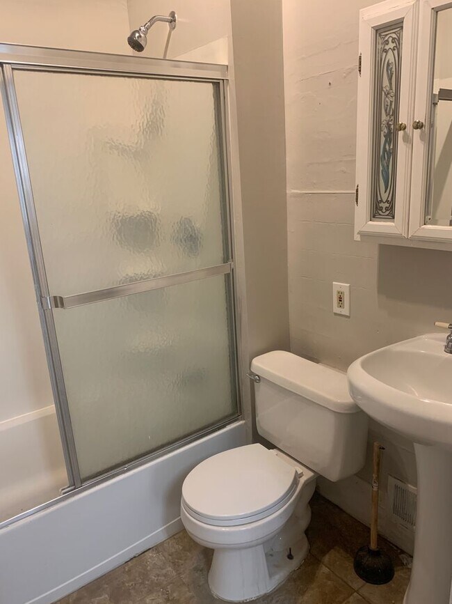 Building Photo - 1400 7th Ave