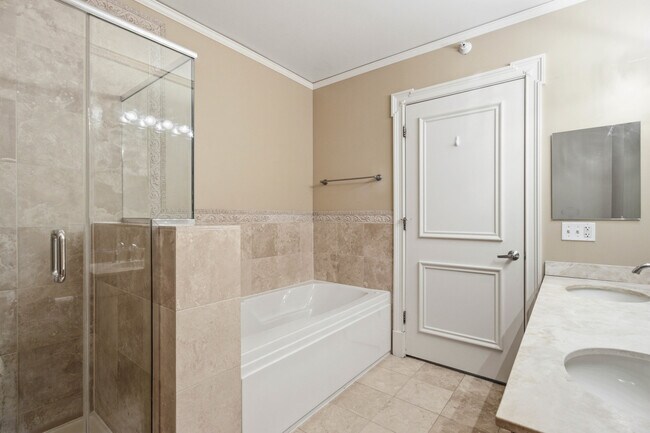 Building Photo - 201 N Westshore Dr