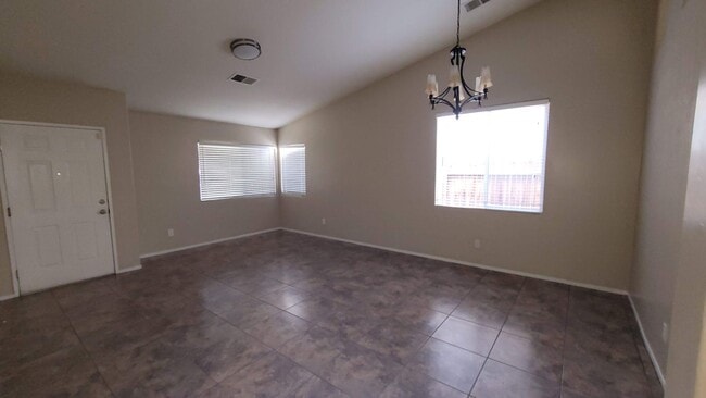 Building Photo - 4 bedroom 2-baths