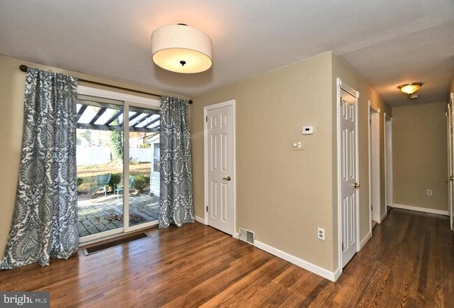 Building Photo - 660 Osborne Ave