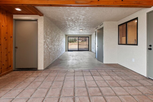 Building Photo - 8850 Rocky Canyon Rd