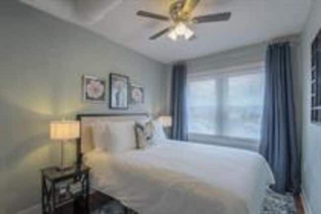 Building Photo - 722 W 37th St