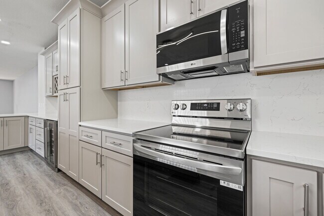 Building Photo - 487 Pinellas Bayway S