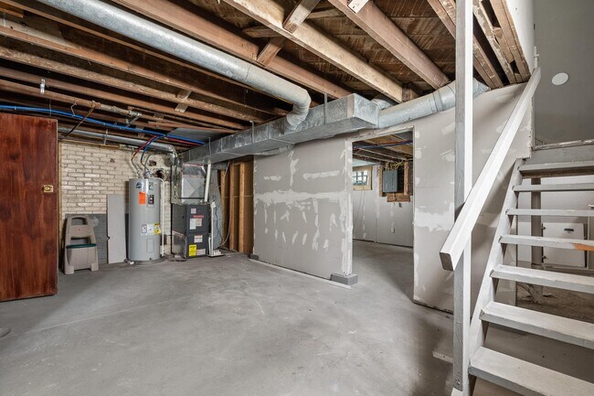 Building Photo - 135 W Hudson Ave