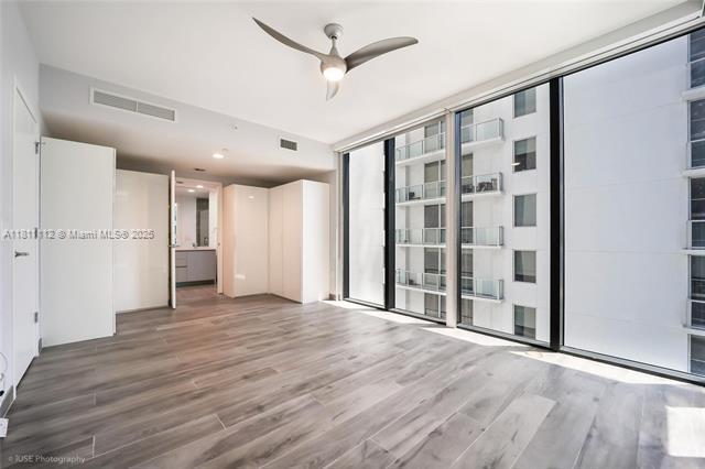 Building Photo - 1010 Brickell Ave