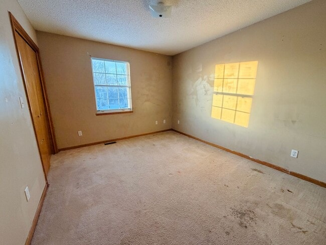 Building Photo - All electric ranch