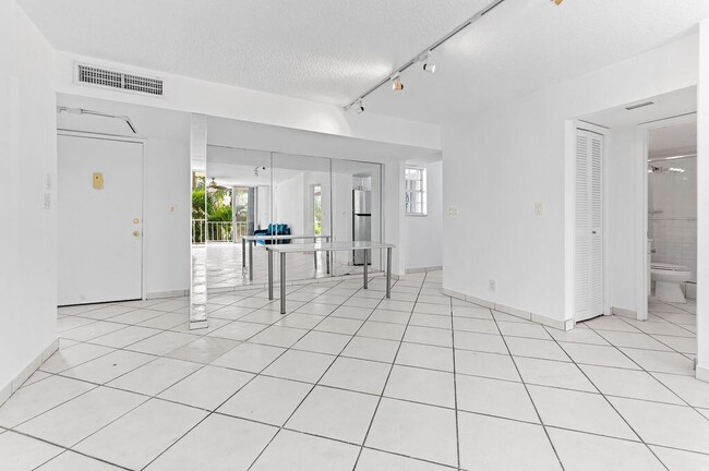 Building Photo - 3575 S Ocean Blvd