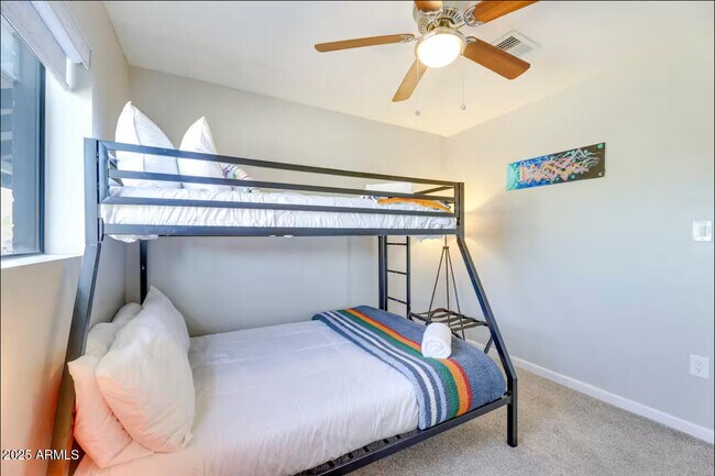 Building Photo - 1027 S Siesta Ln
