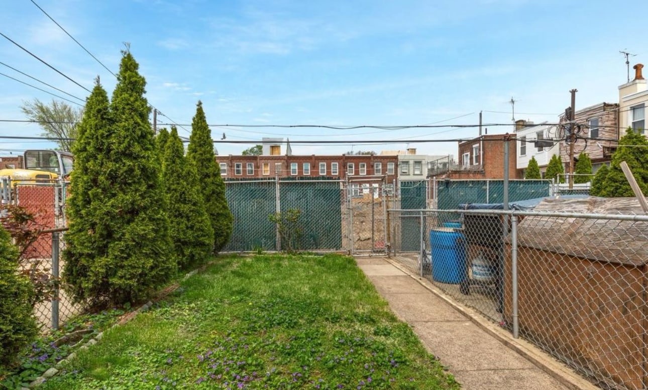 Building Photo - 3228 E Thompson St