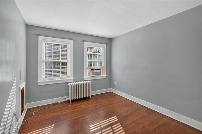 Building Photo - 318 61st St