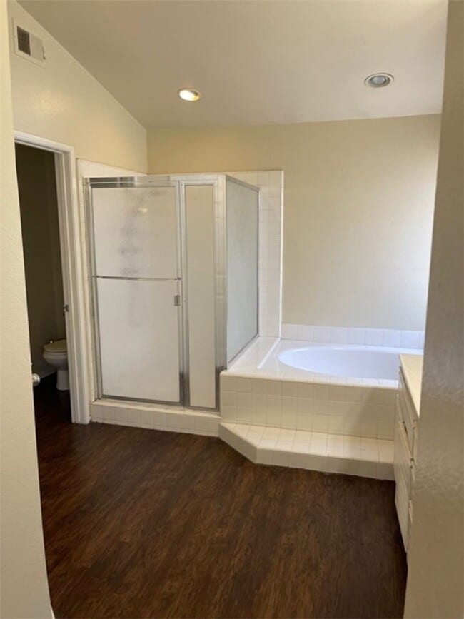 Building Photo - 15905 Oro Glen Dr