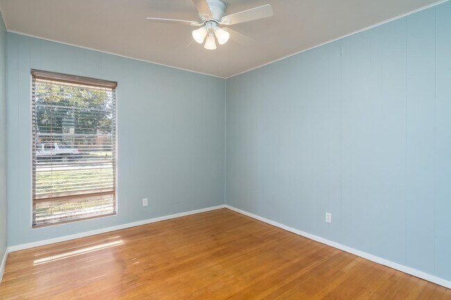 Building Photo - 1706 Colby Dr