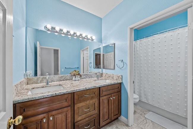Building Photo - Beautiful Townhome in Chula Vista zz