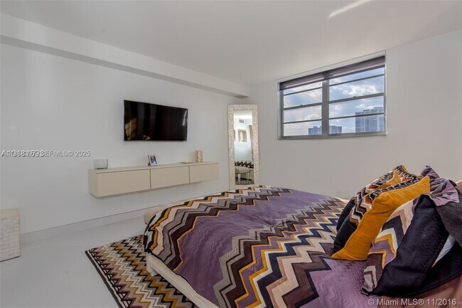 Building Photo - 19390 Collins Ave