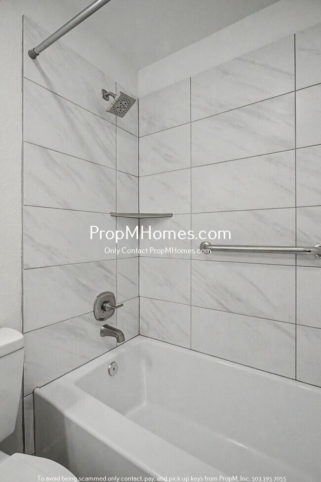 Building Photo - Updated Two Bedroom Unit in St Johns!